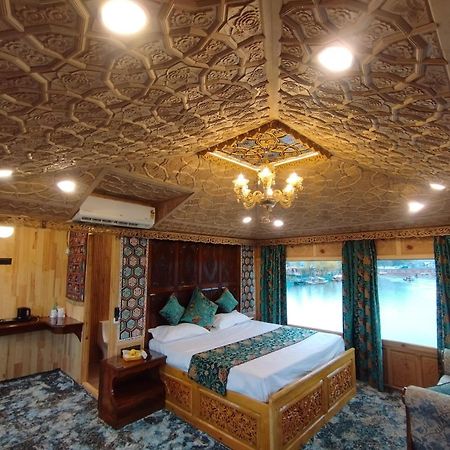 Houseboat Plato Excellence Hotel Srīnagar Exterior foto
