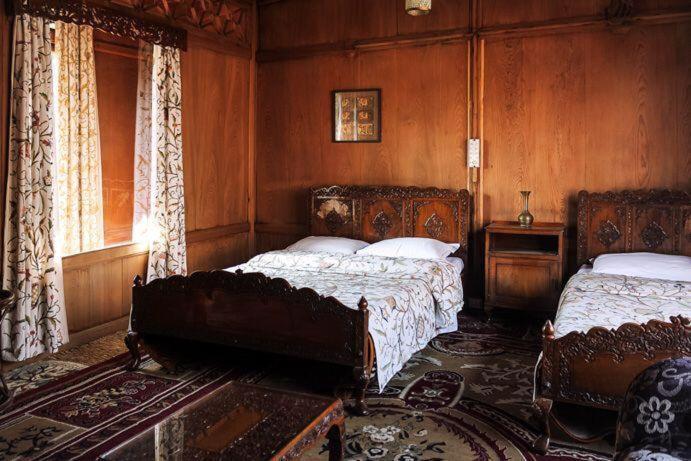 Houseboat Plato Excellence Hotel Srīnagar Quarto foto